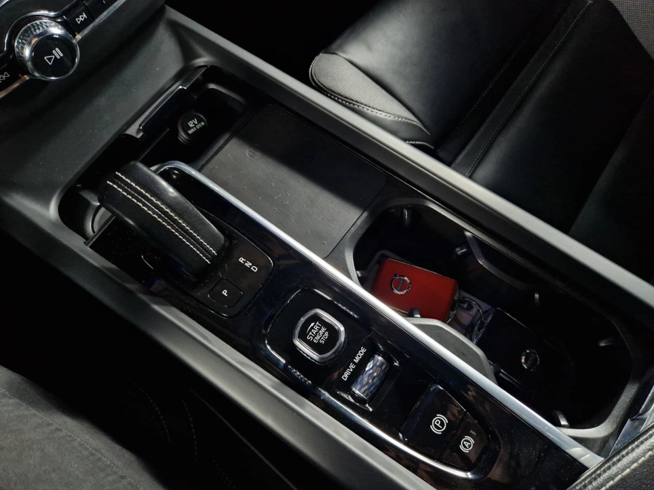 VOLVO XC60 HYBRID