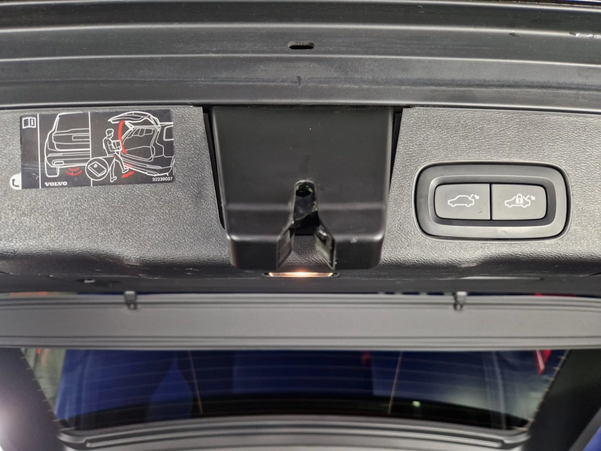 VOLVO XC60 HYBRID