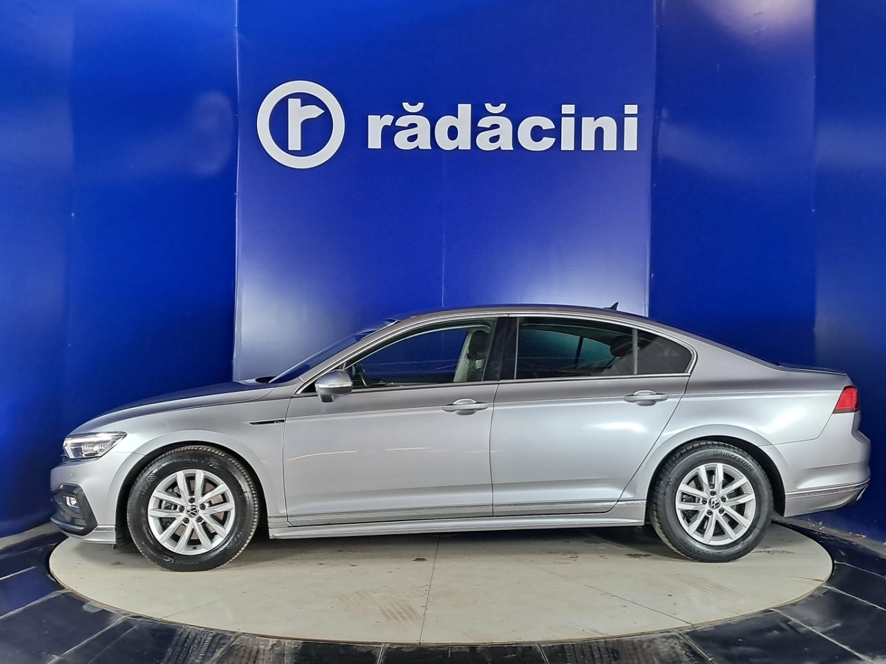 VOLKSWAGEN PASSAT COMFORTLINE R-LINE
