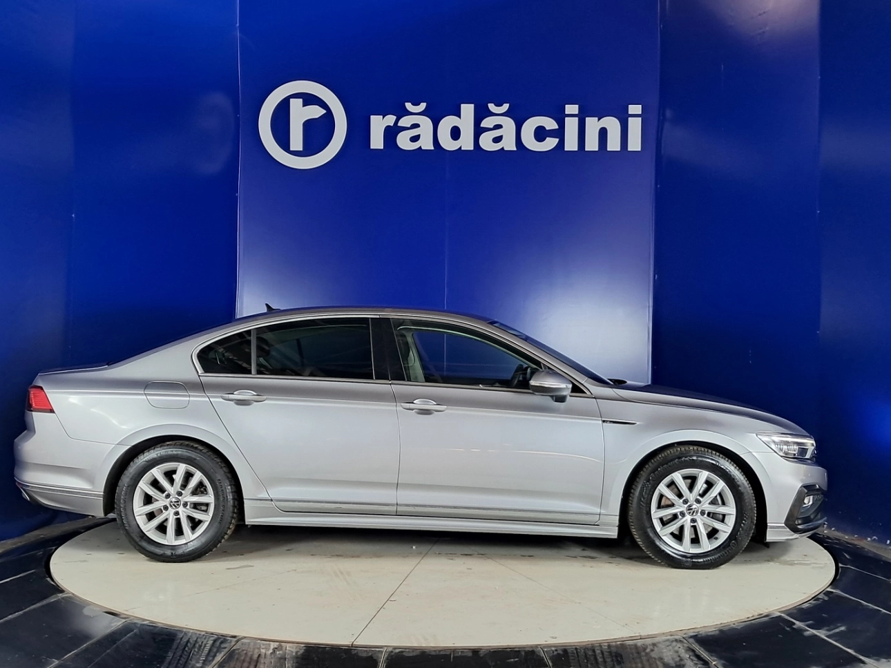 VOLKSWAGEN PASSAT COMFORTLINE R-LINE