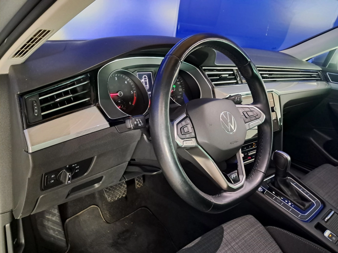 VOLKSWAGEN PASSAT COMFORTLINE R-LINE