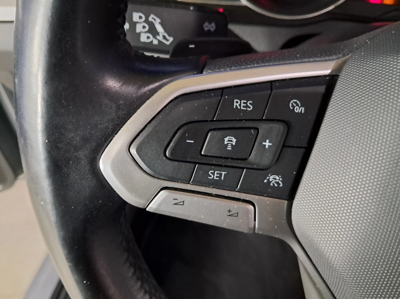 VOLKSWAGEN PASSAT COMFORTLINE R-LINE