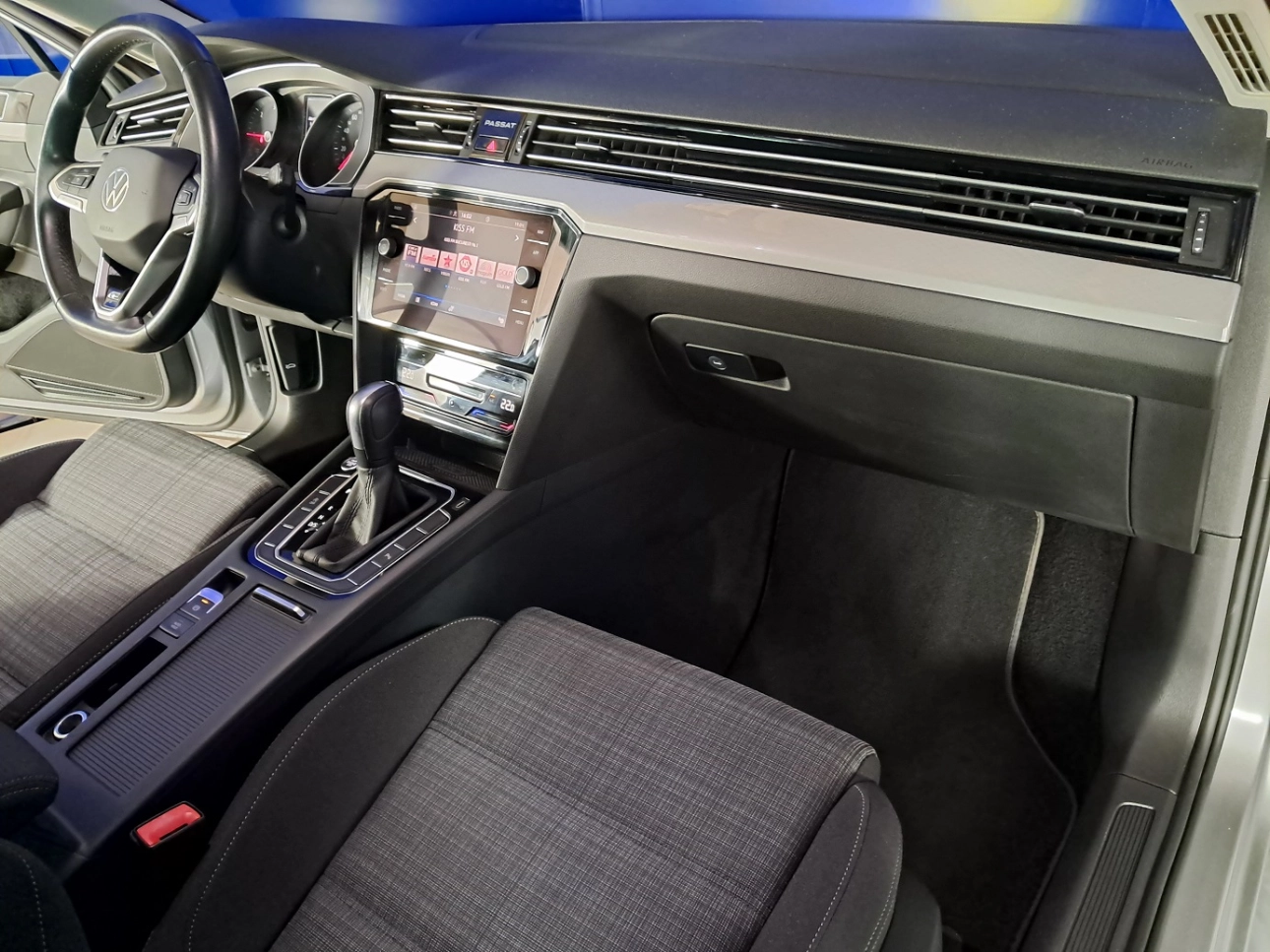 VOLKSWAGEN PASSAT COMFORTLINE R-LINE