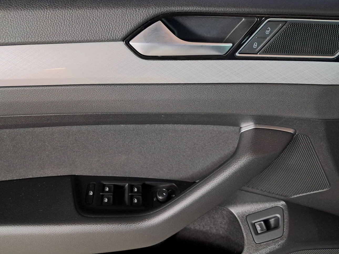 VOLKSWAGEN PASSAT COMFORTLINE R-LINE