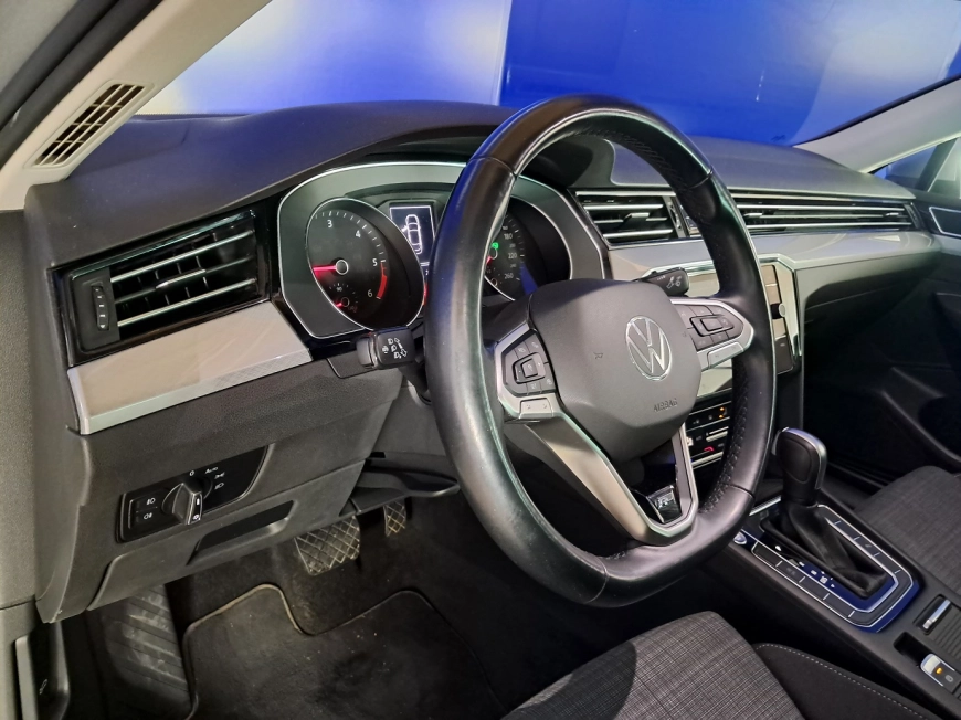VOLKSWAGEN PASSAT COMFORTLINE R-LINE