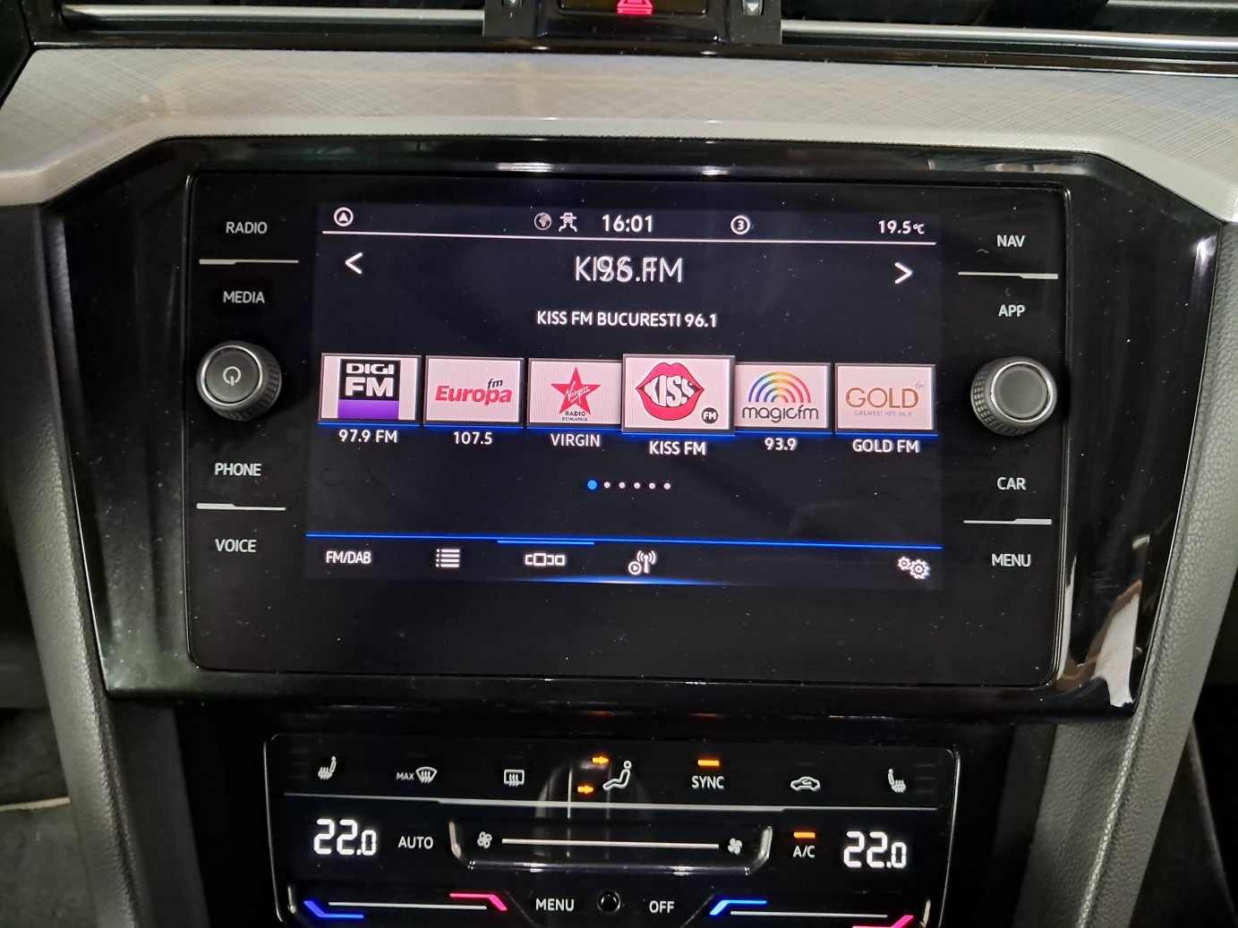 VOLKSWAGEN Passat 2020 — imagine 16