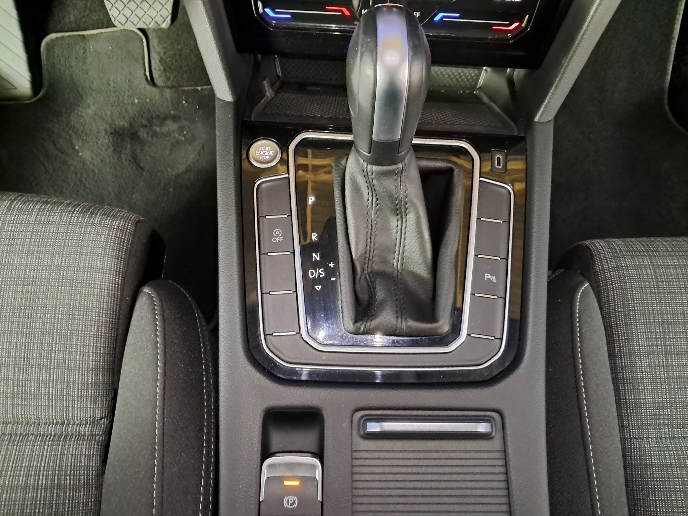 VOLKSWAGEN Passat 2020 — imagine 17