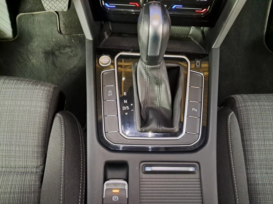 VOLKSWAGEN PASSAT COMFORTLINE R-LINE