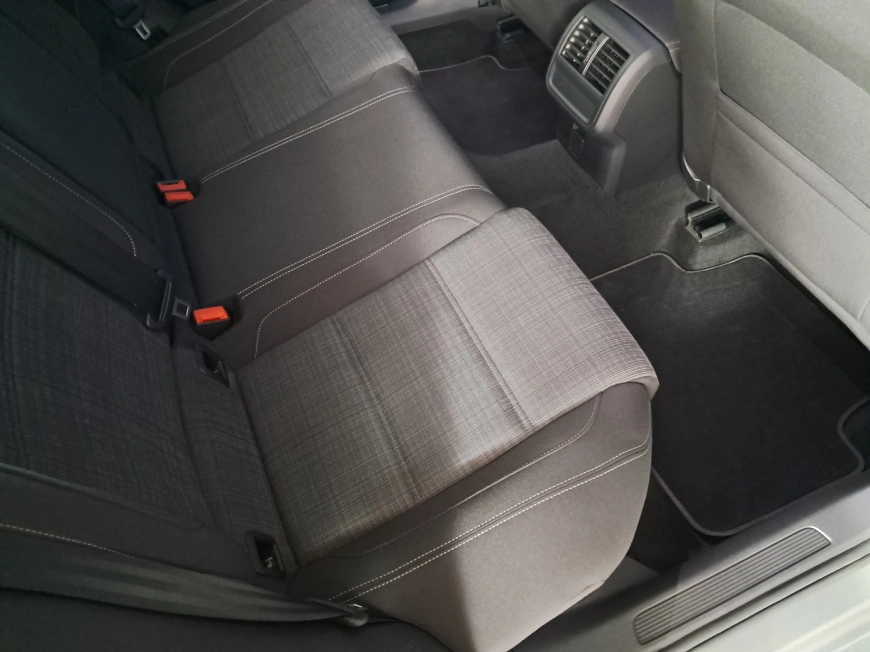 VOLKSWAGEN PASSAT COMFORTLINE R-LINE