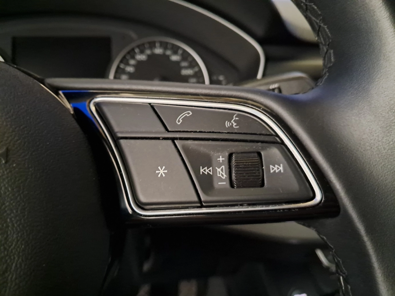 AUDI A4 35TFSI MHEV - HYBRID