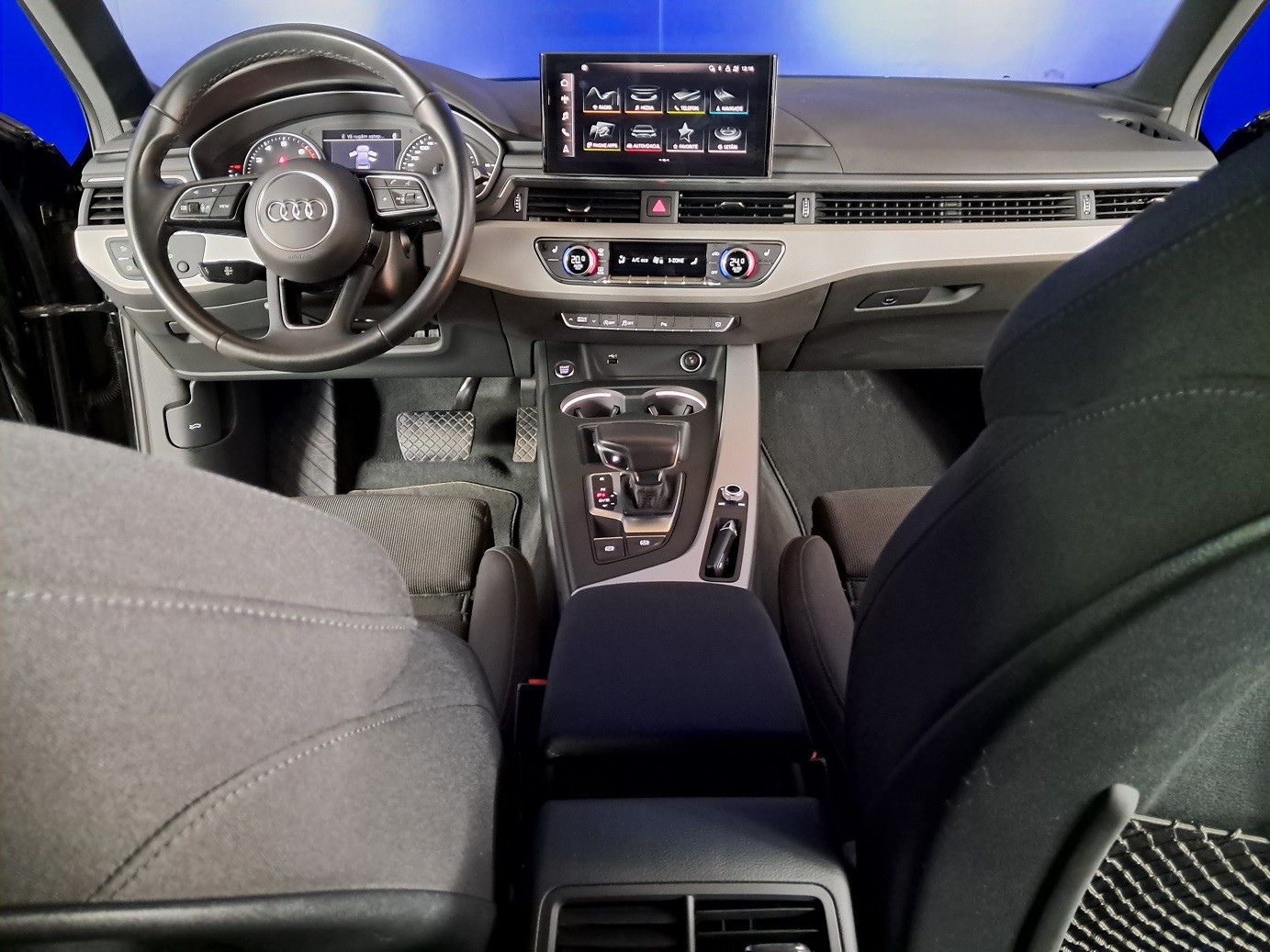 AUDI A4 2022 — imagine 14