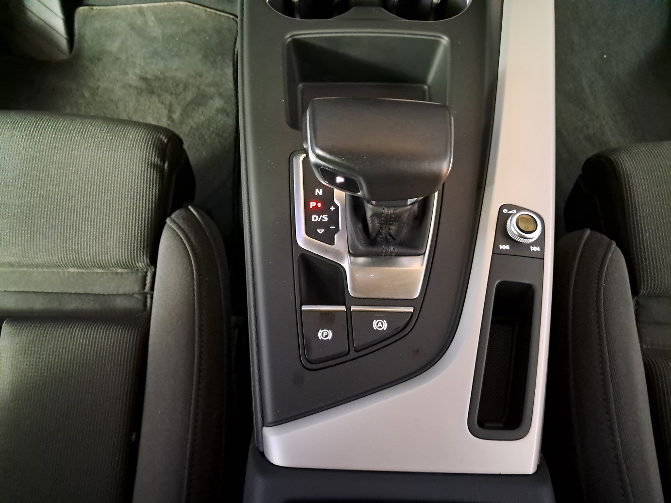 AUDI A4 2022 — imagine 16