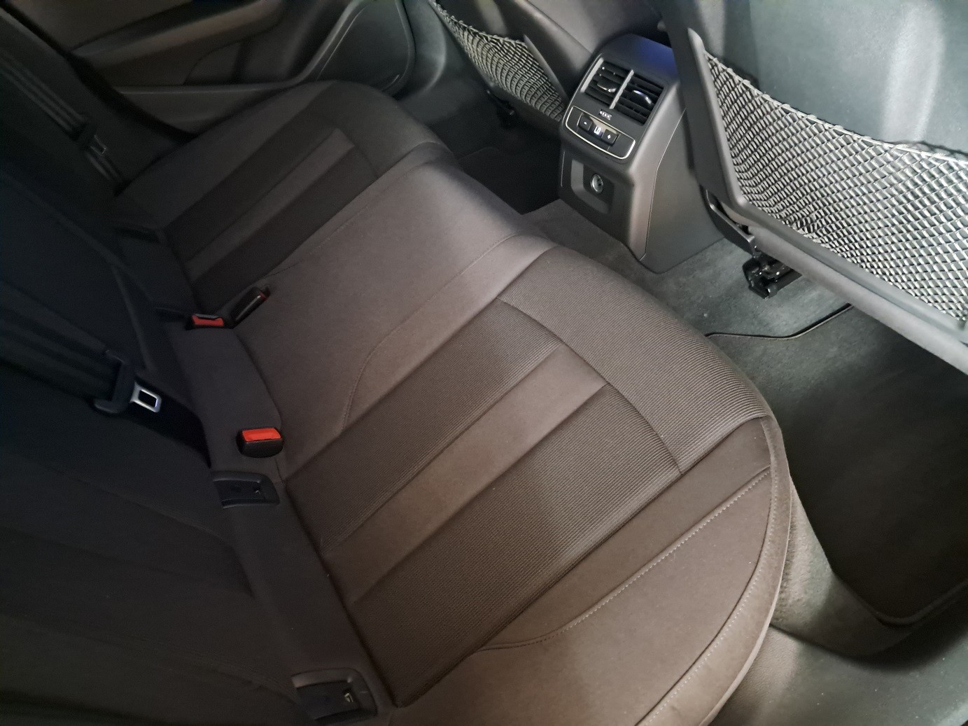 AUDI A4 2022 — imagine 18