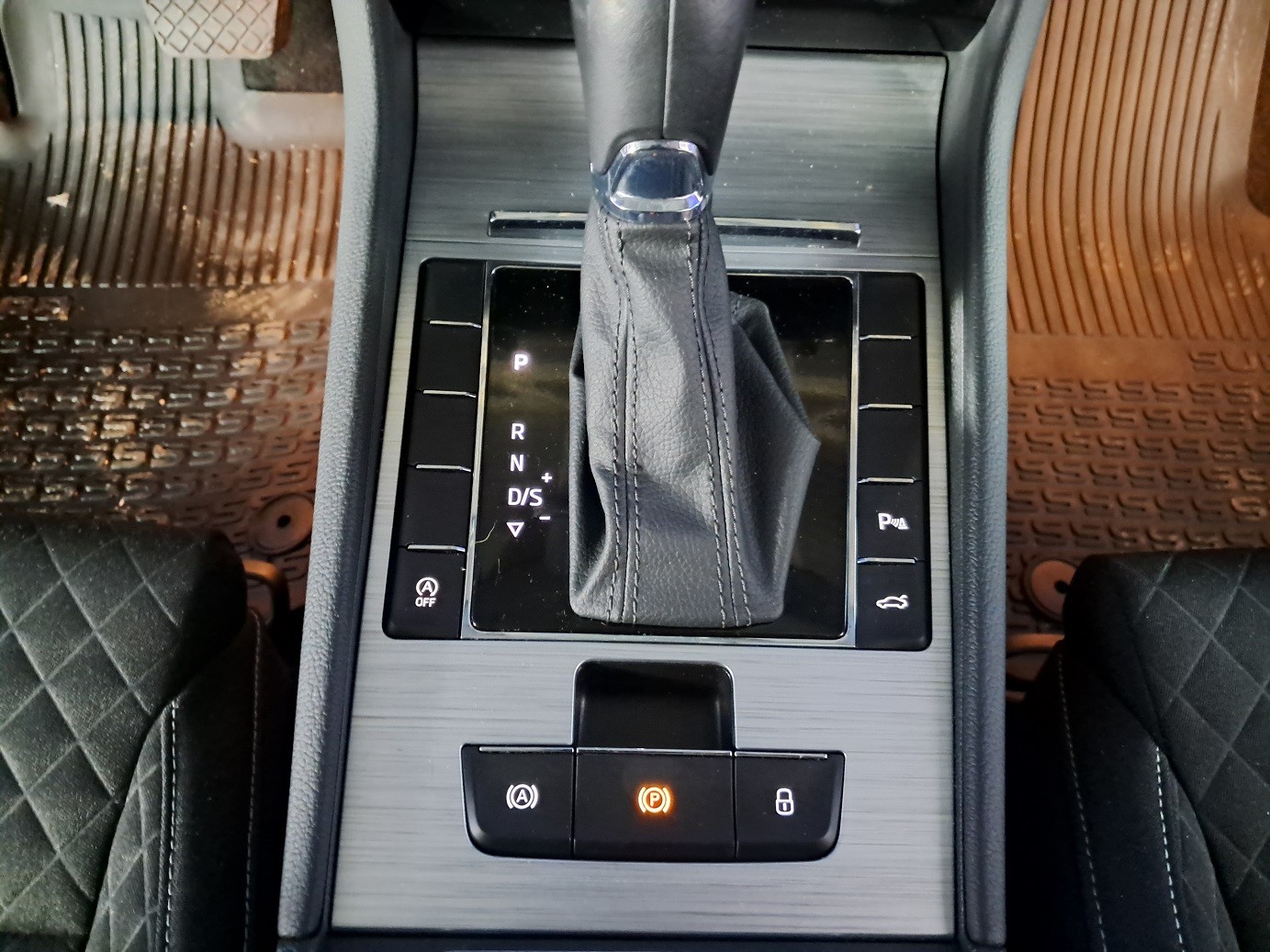 SKODA Superb 2020 — imagine 17