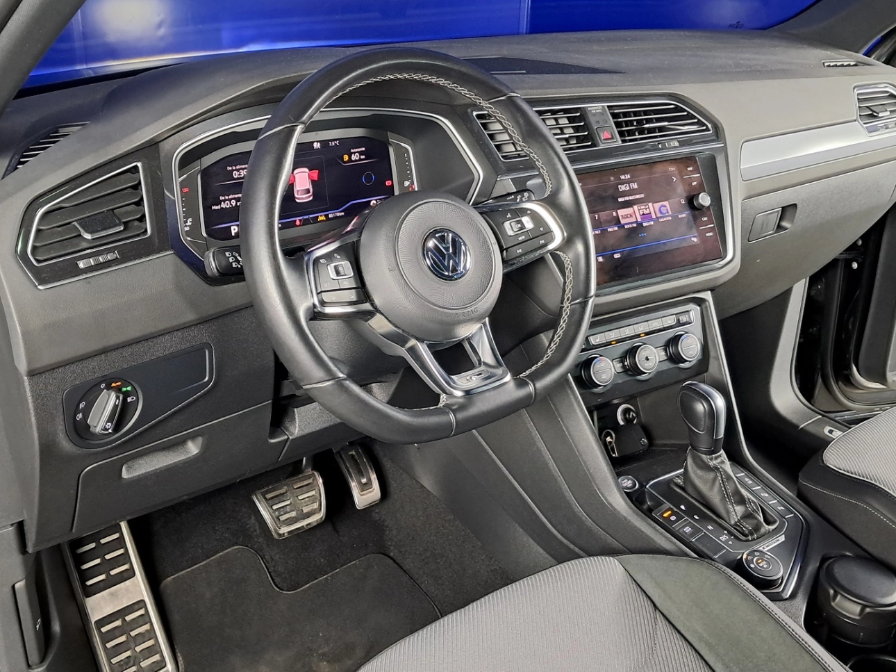 VOLKSWAGEN TIGUAN R-LINE 2.0TSI 190CP 4WD