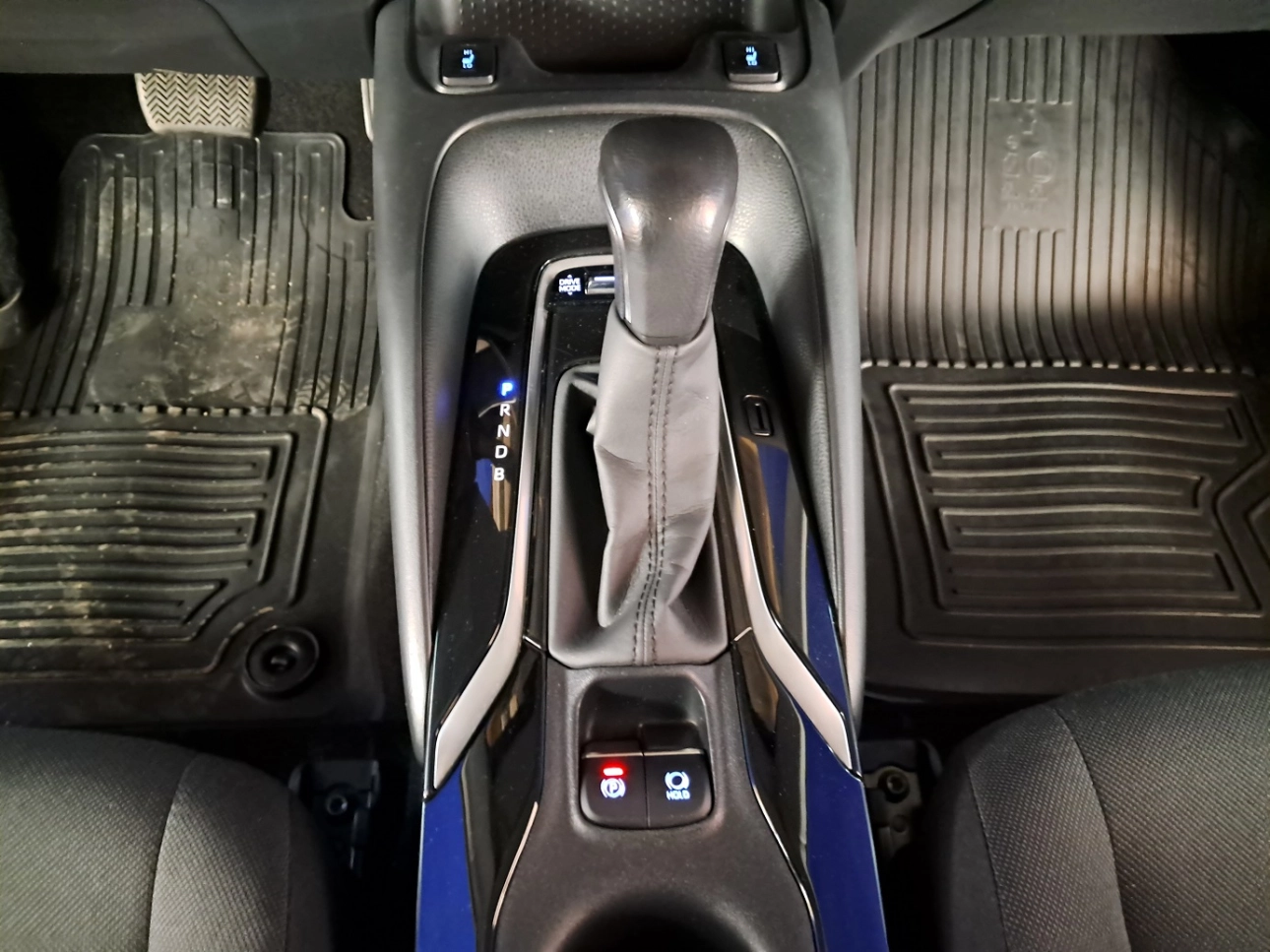 TOYOTA COROLLA BUSINESS HSD E-CVT 1.8i-98CP