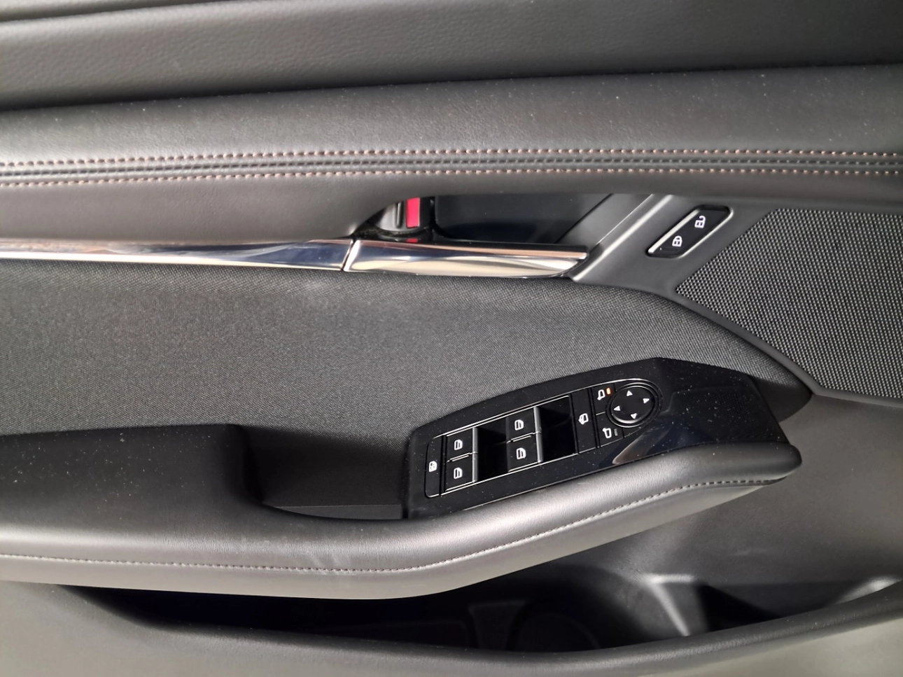 MAZDA 3 SEDAN  - SKYACTIV G 6AT