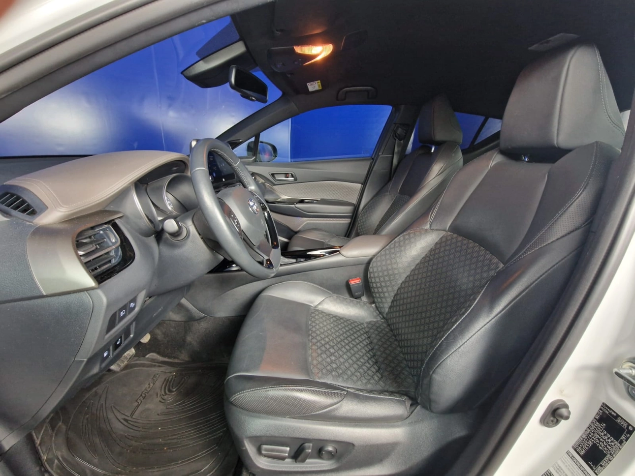 TOYOTA C-HR 2.0i HIBRID BI-TONE 152 CP