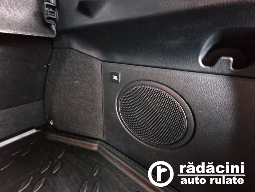 TOYOTA C-HR 2.0i HIBRID BI-TONE 152 CP