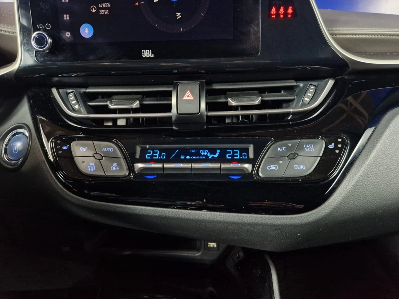 TOYOTA C-HR 2.0i HIBRID BI-TONE 152 CP