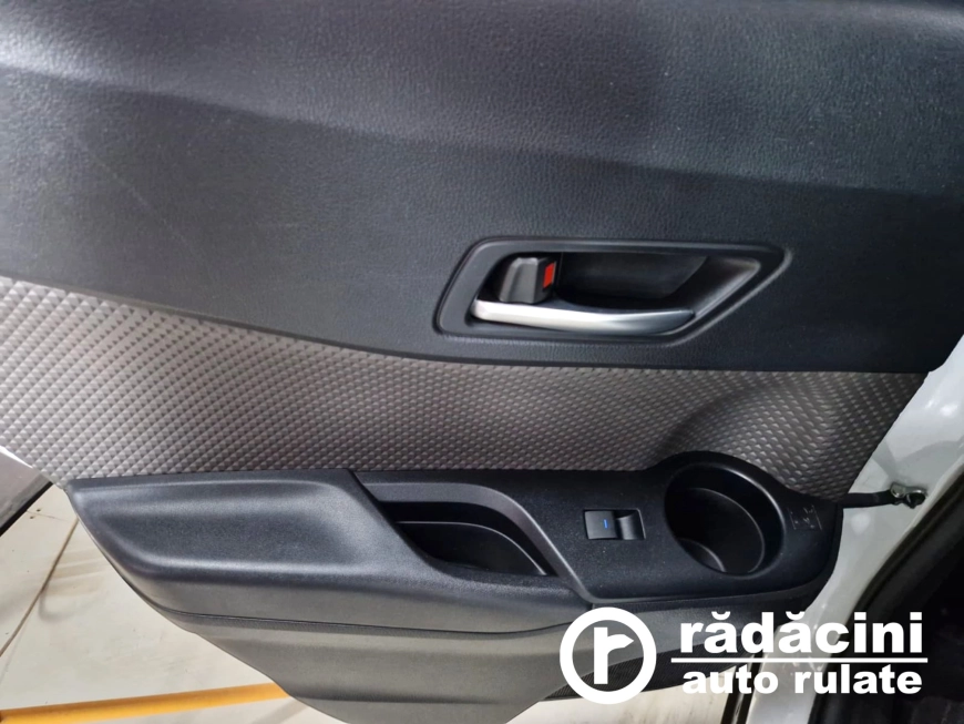 TOYOTA C-HR 2.0i HIBRID BI-TONE 152 CP