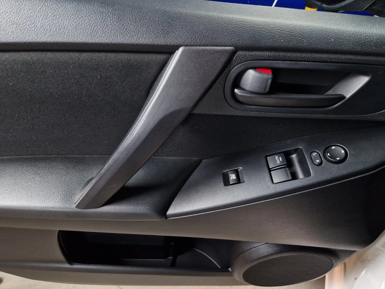 MAZDA 3 HATCHBACK 1.6i 105CP