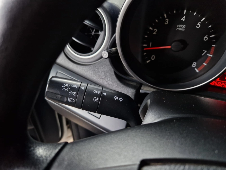 MAZDA 3 HATCHBACK 1.6i 105CP