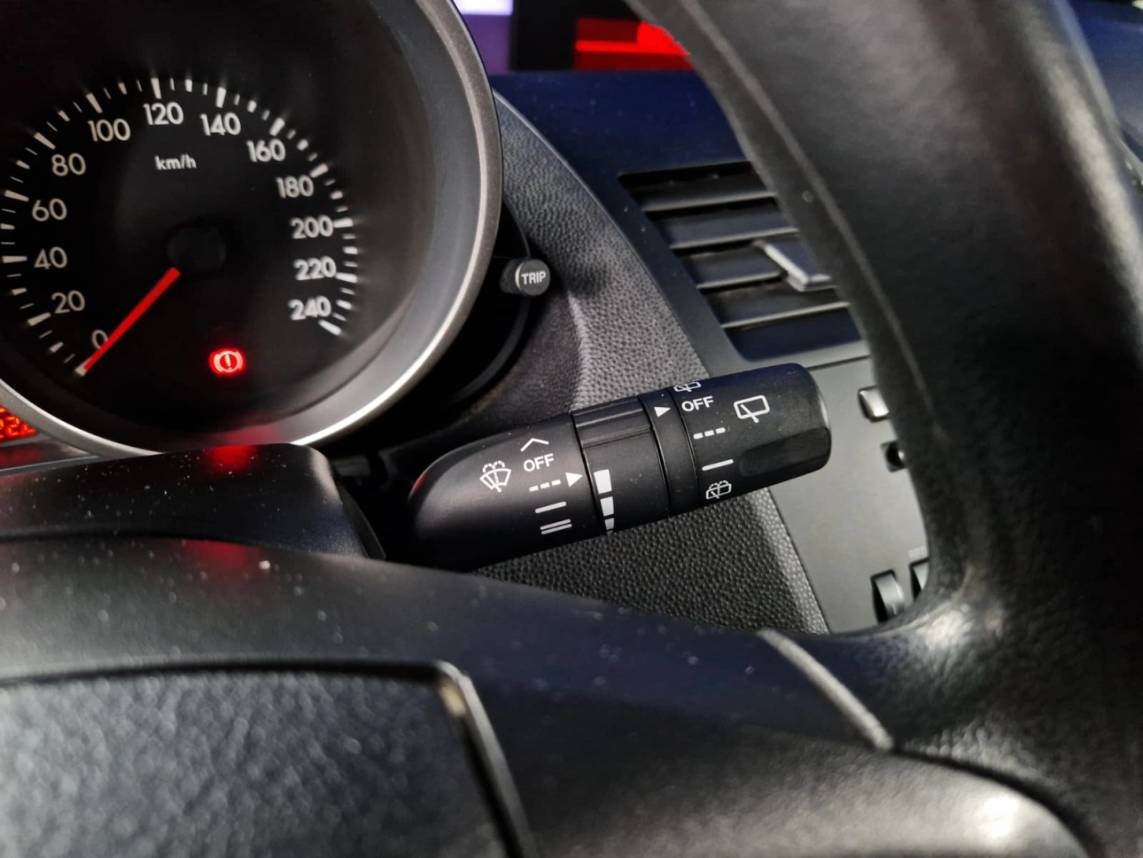 MAZDA 3 HATCHBACK 1.6i 105CP