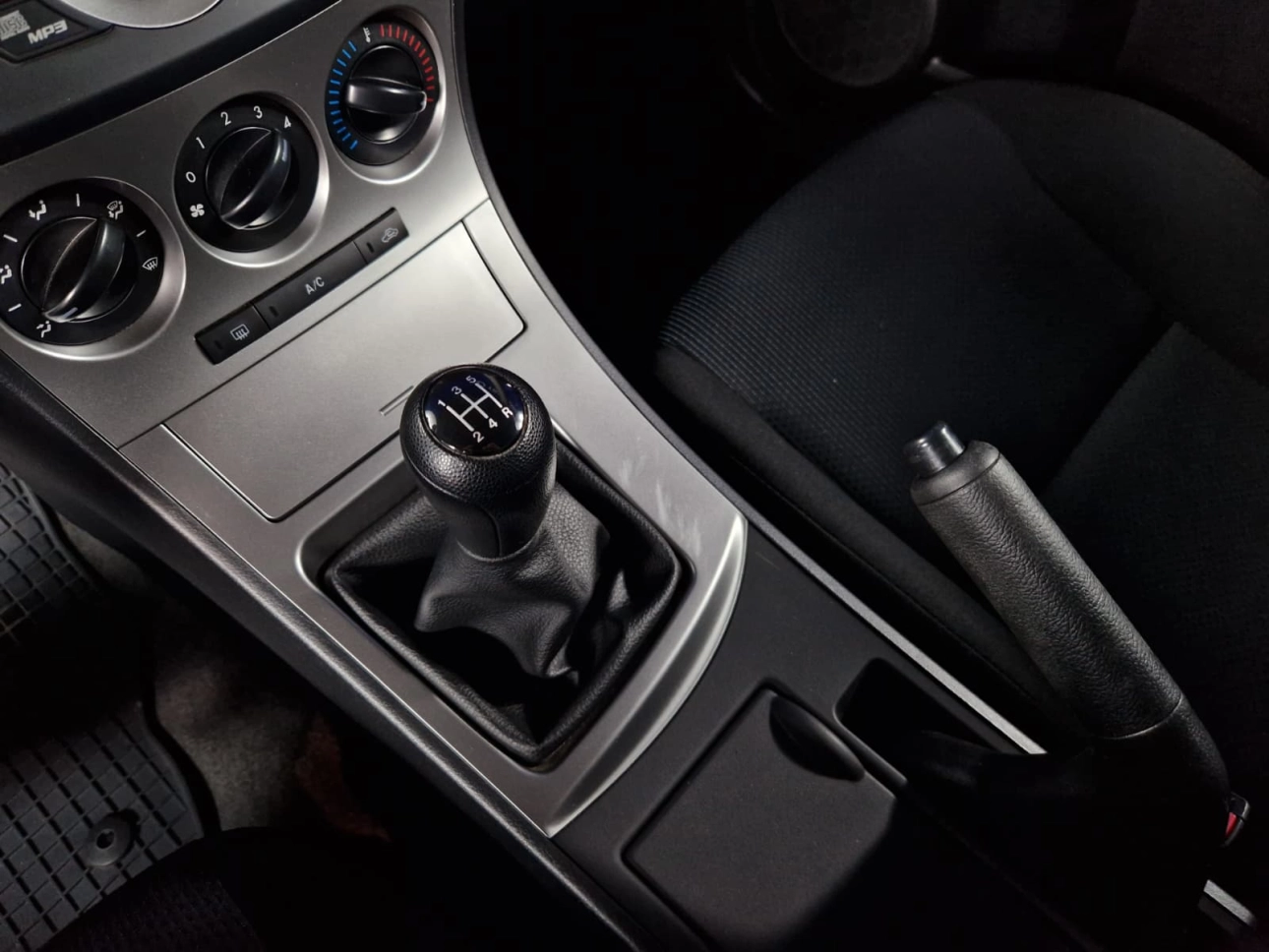 MAZDA 3 HATCHBACK 1.6i 105CP