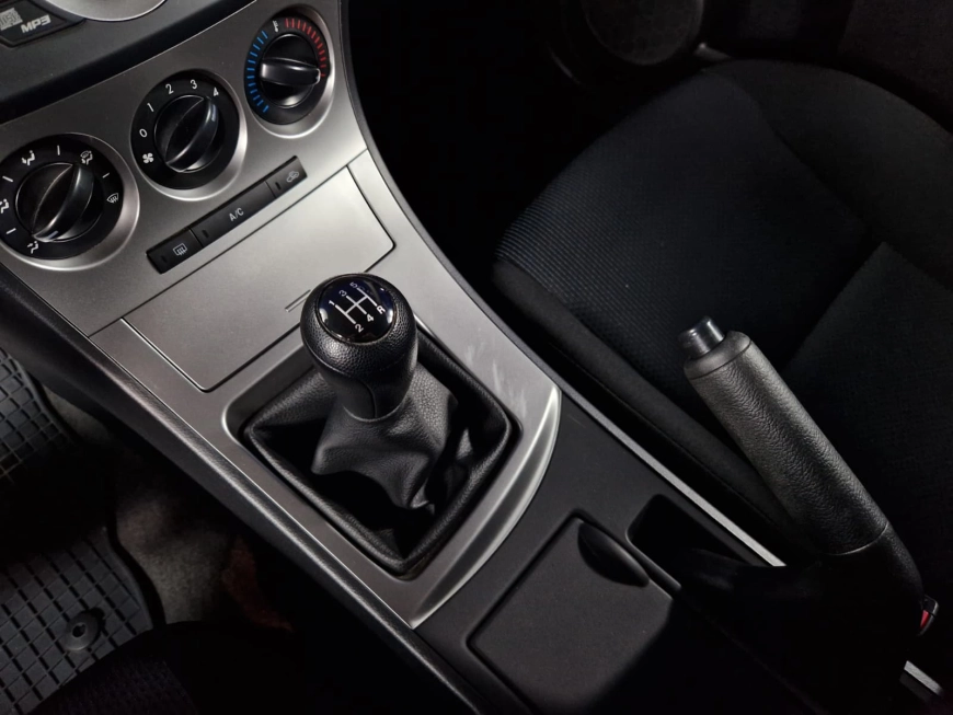 MAZDA 3 HATCHBACK 1.6i 105CP