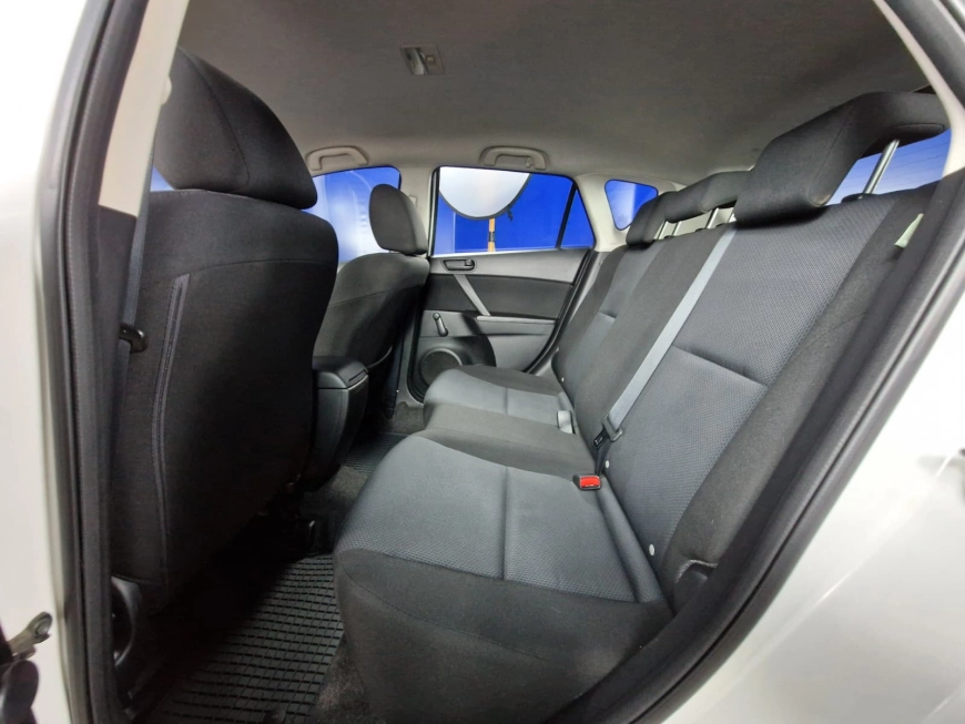 MAZDA 3 HATCHBACK 1.6i 105CP