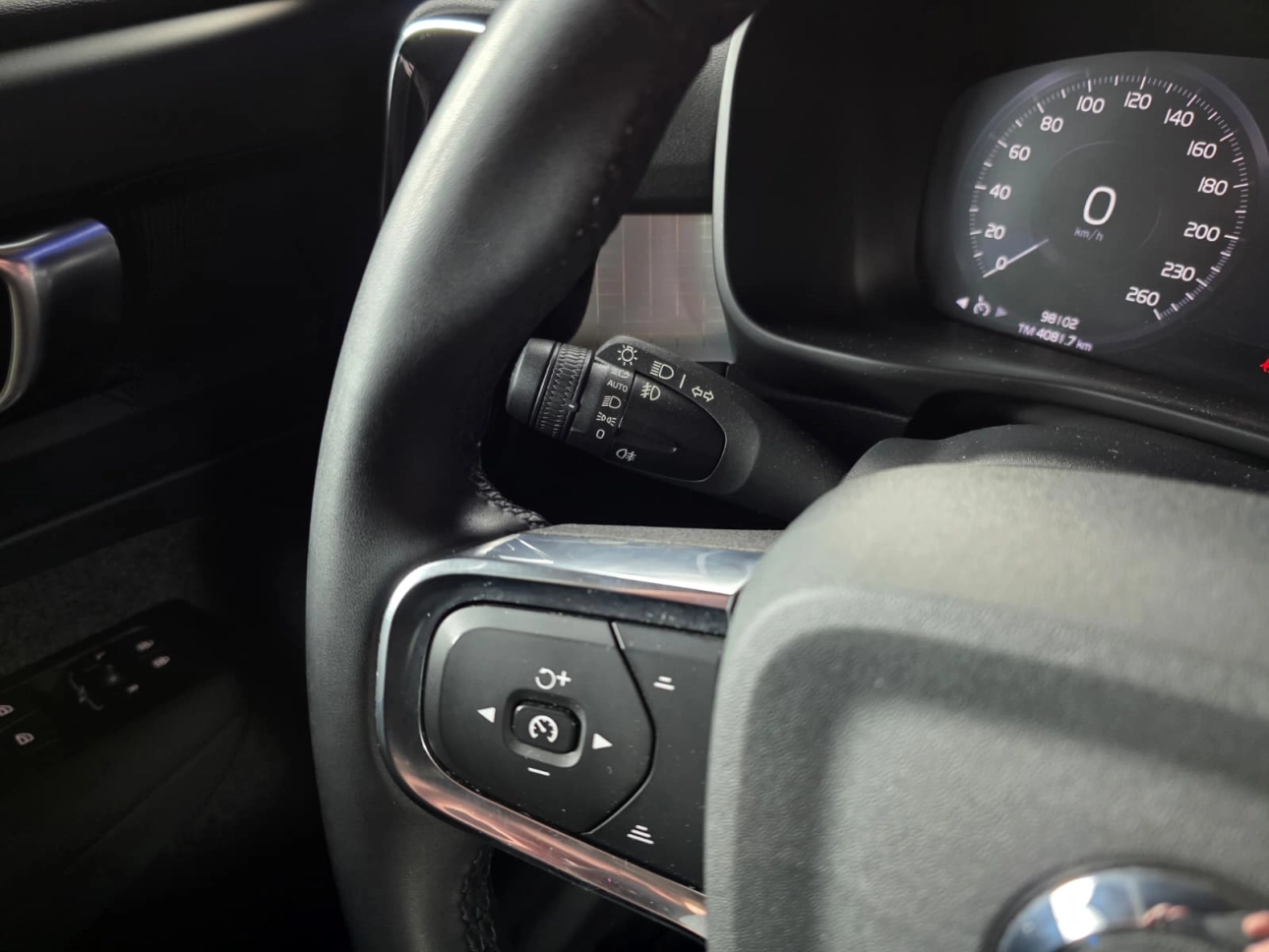 VOLVO XC 40 1.5 T3 163CP AT MOMENTUM PRO 2021