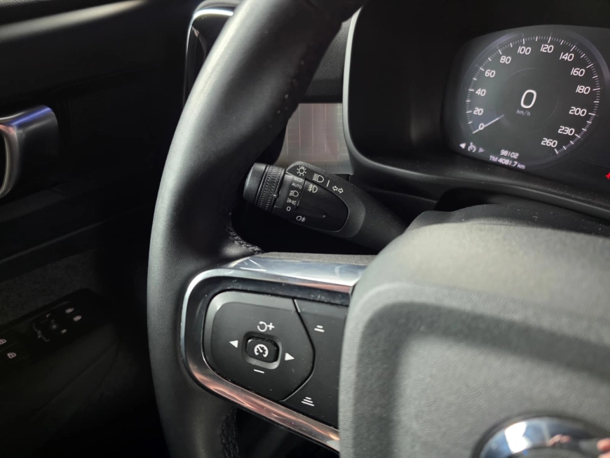 VOLVO XC 40 1.5 T3 163CP AT MOMENTUM PRO 2021