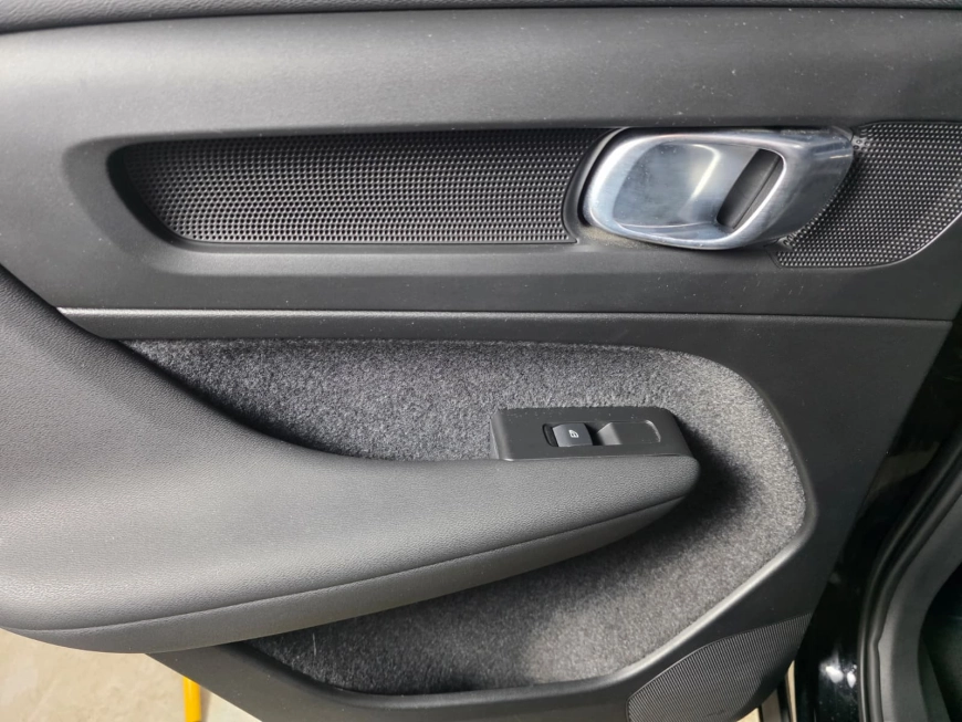 VOLVO XC 40 1.5 T3 163CP AT MOMENTUM PRO 2021