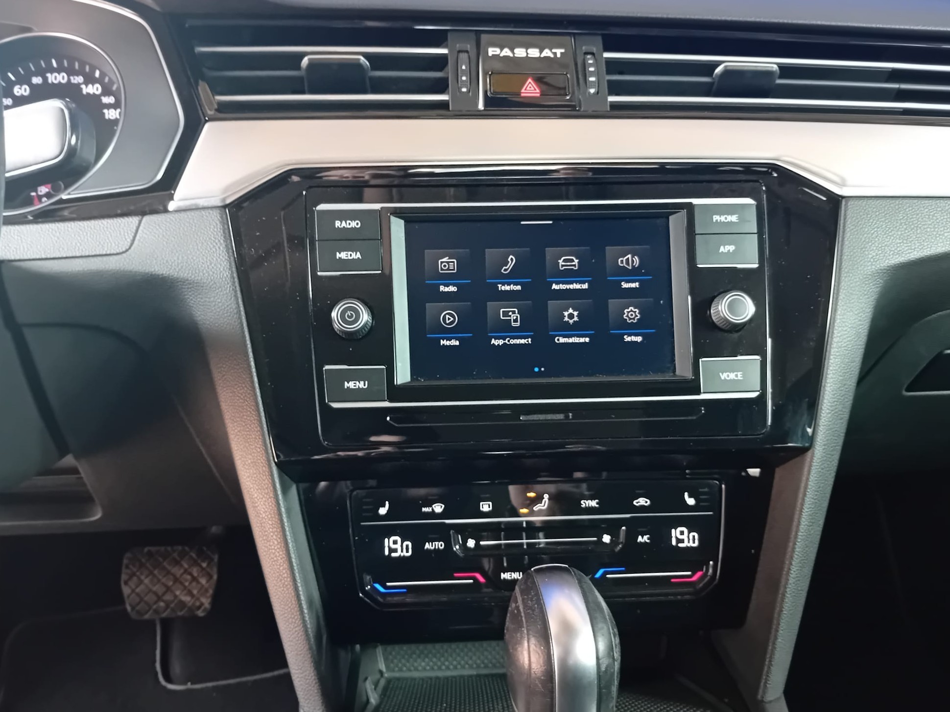 VOLKSWAGEN Passat 2020 — imagine 17