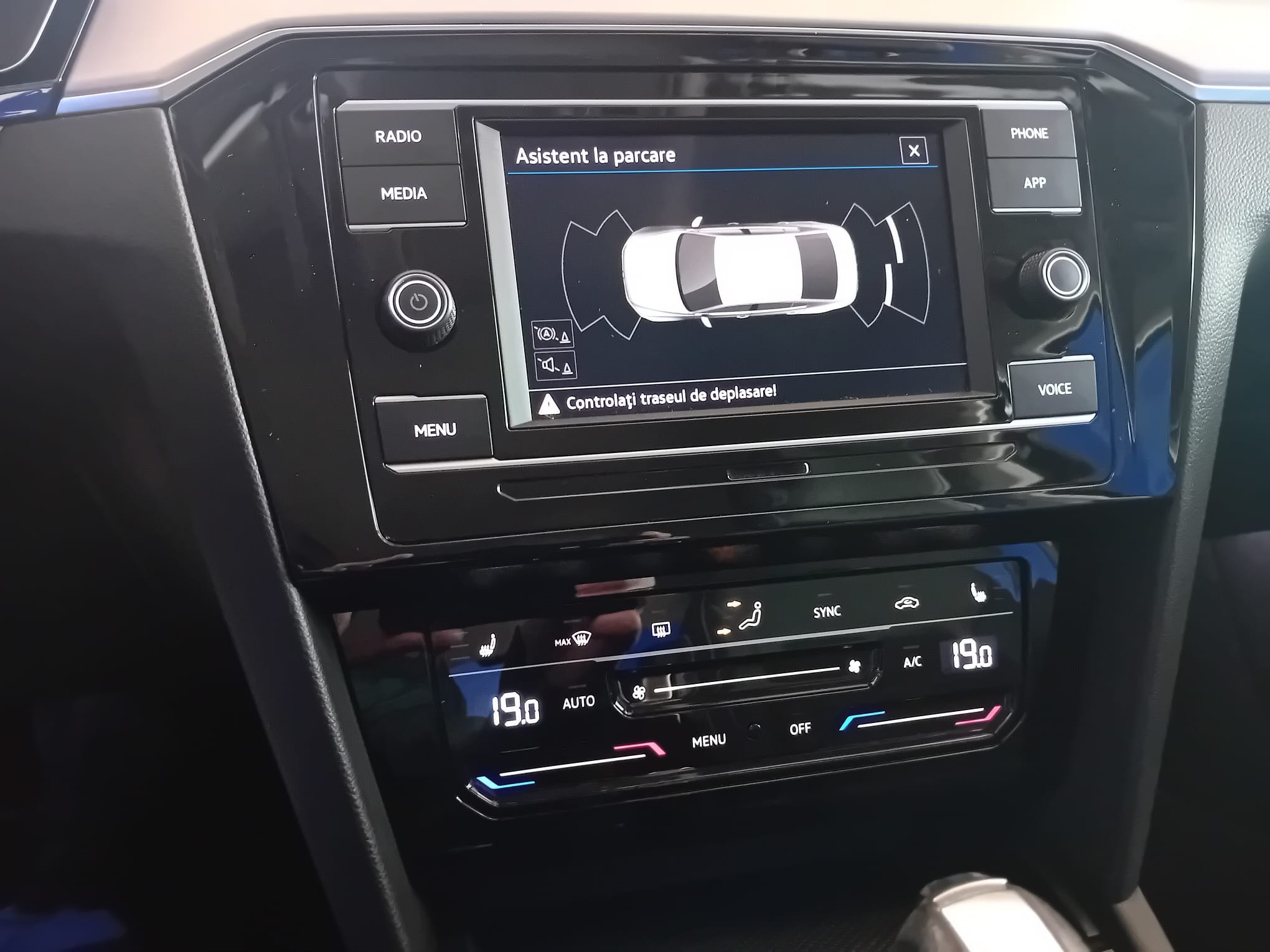 VOLKSWAGEN Passat 2020 — imagine 18