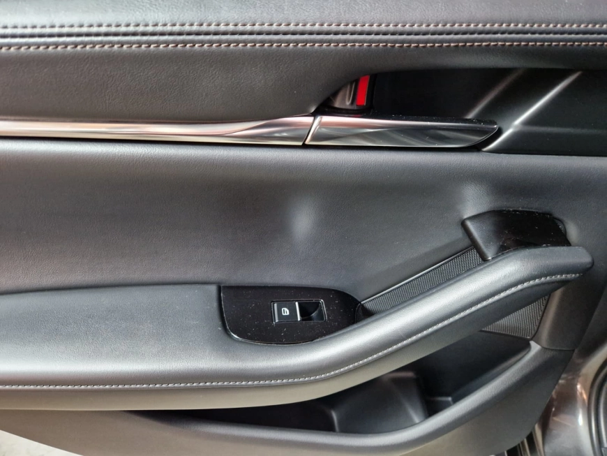 MAZDA 3 SKYACTIV X HYBRID 2.0i 186CP 2021