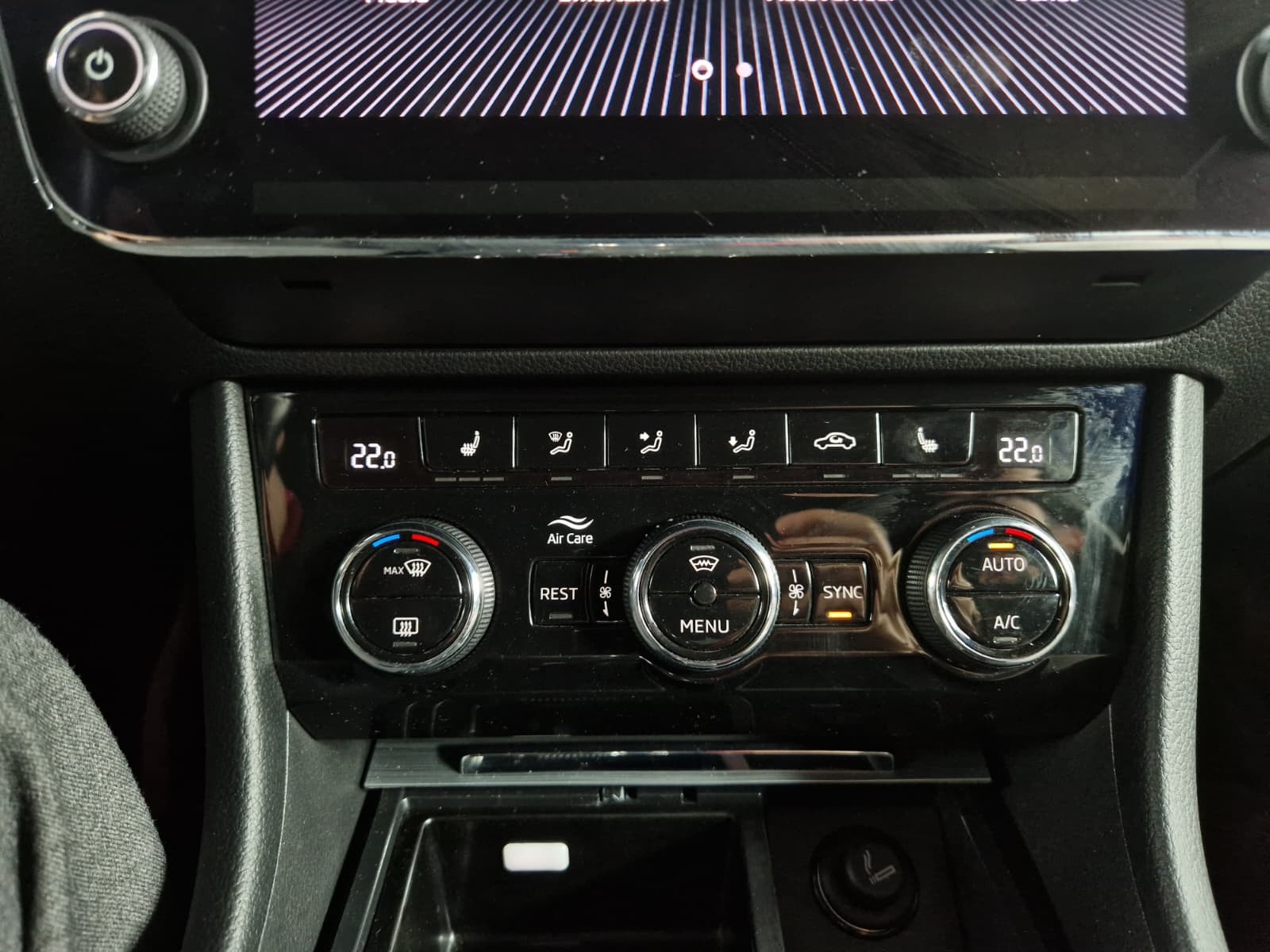 SKODA Superb 2021 — imagine 19