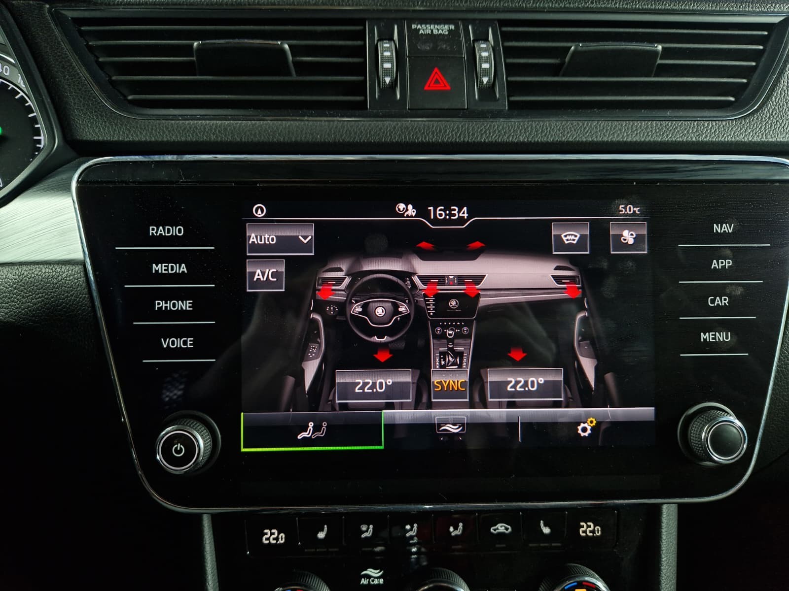 SKODA Superb 2021 — imagine 20