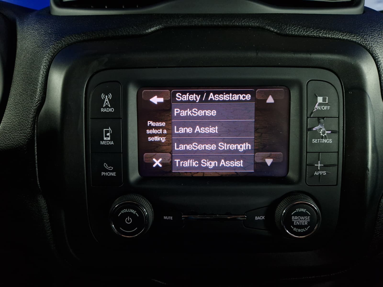 JEEP Renegade 2020 — imagine 18