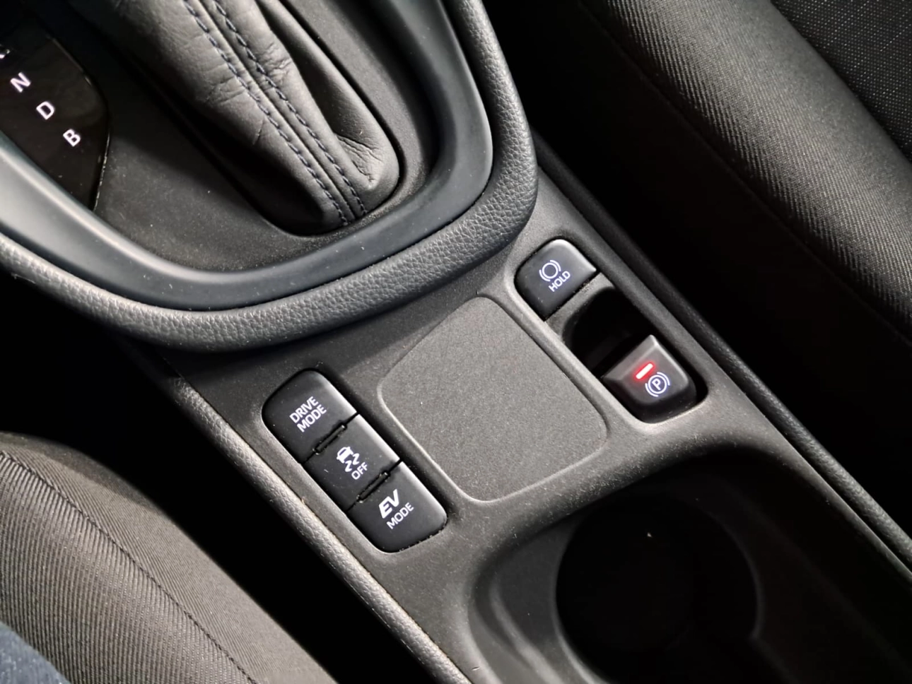 TOYOTA YARIS 1.5 HYBRID E-CVT 92CP 2022