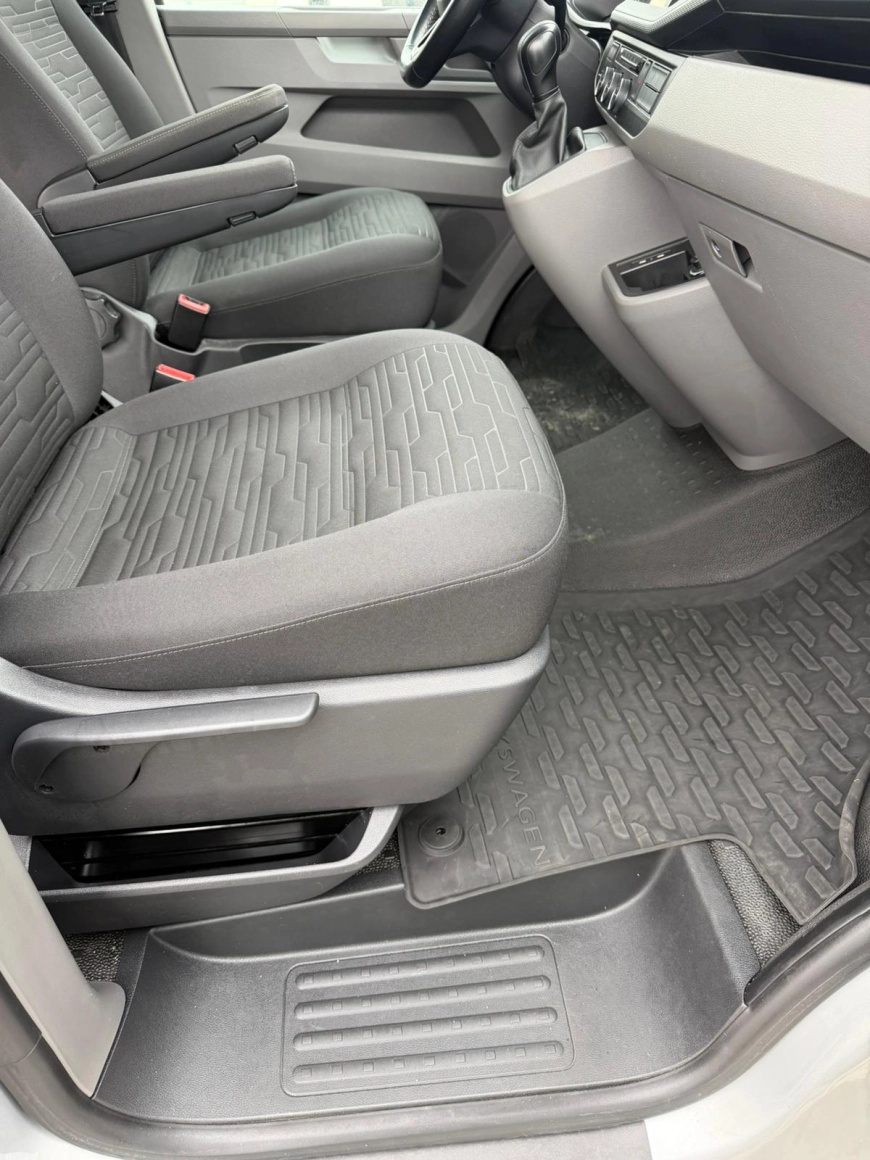 Volkswagen CARAVELLE Van 2021