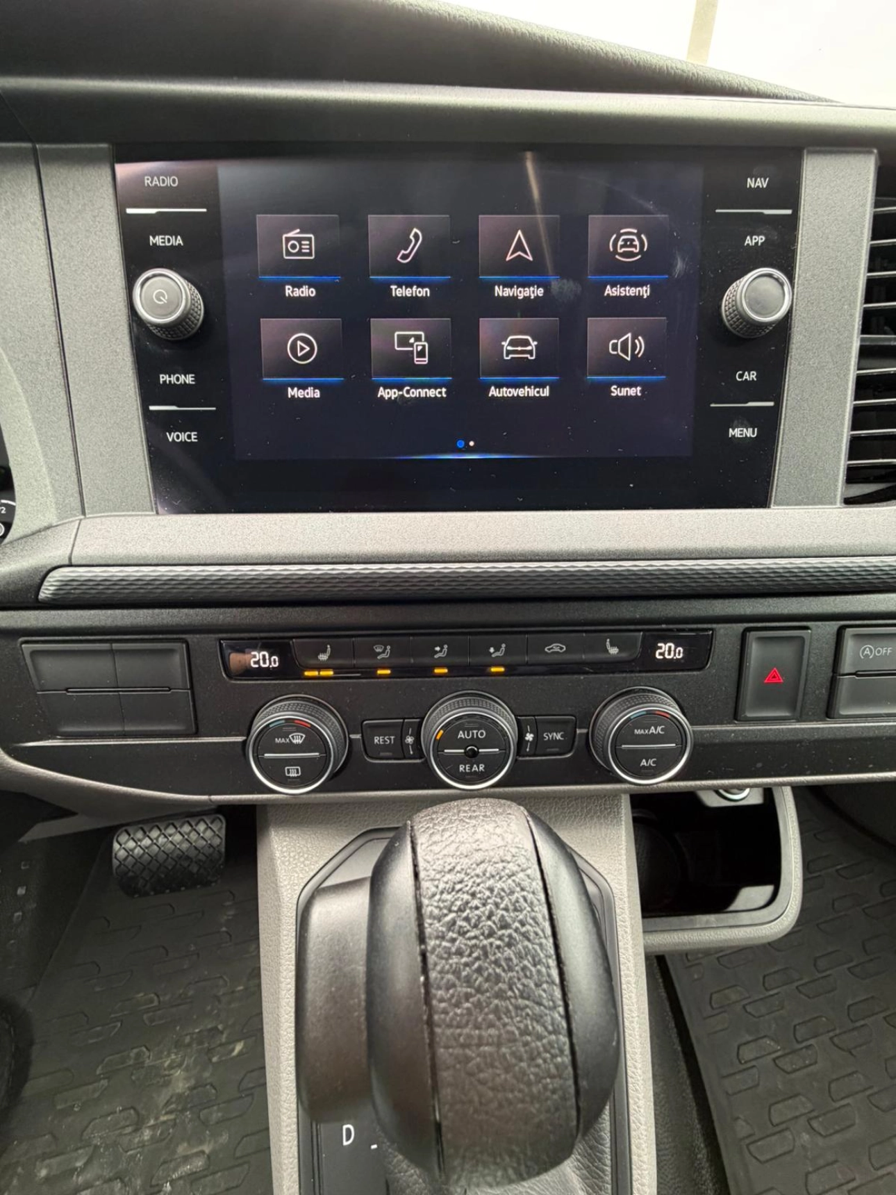 Volkswagen CARAVELLE Van 2021