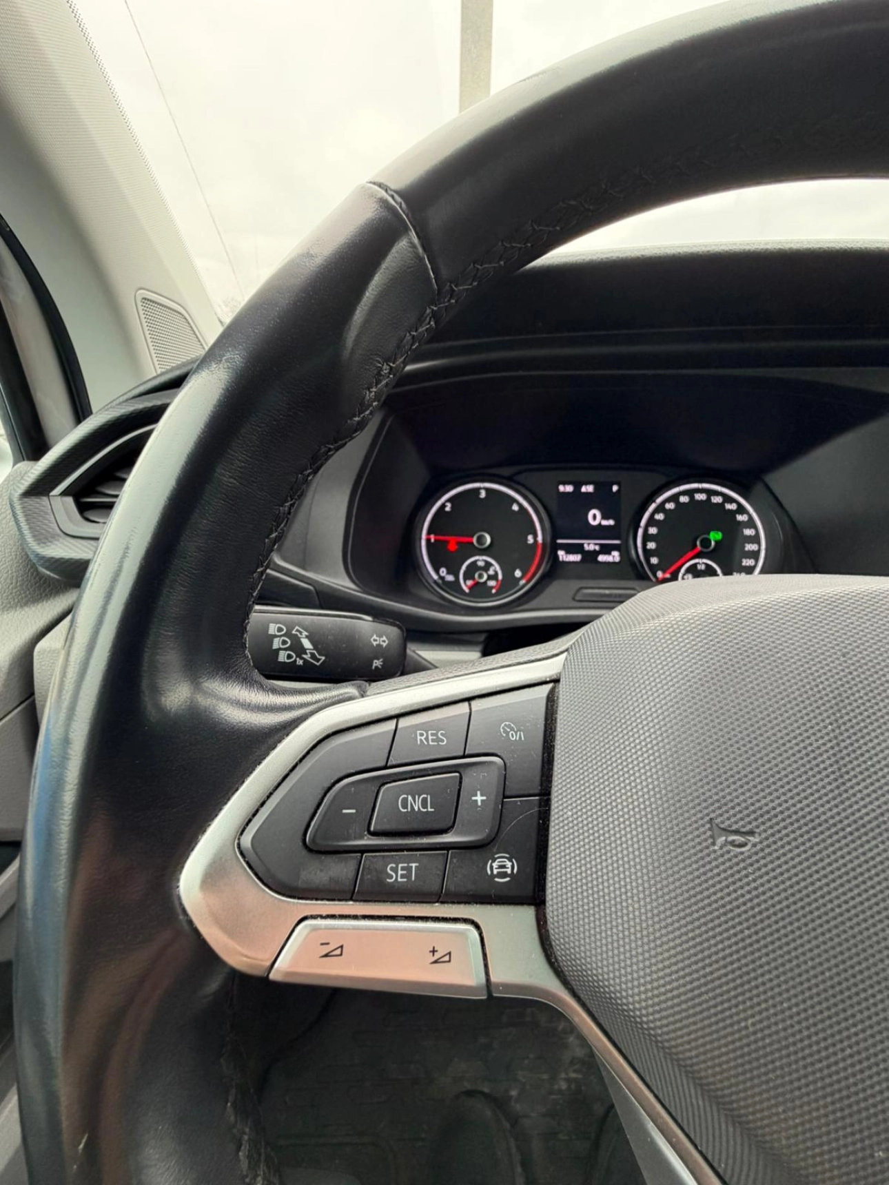 Volkswagen CARAVELLE Van 2021