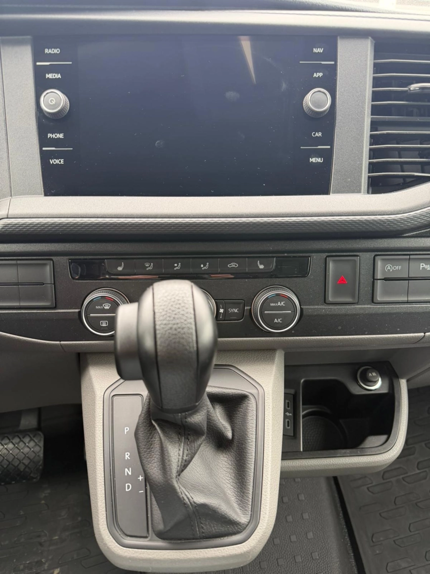 Volkswagen CARAVELLE Van 2021