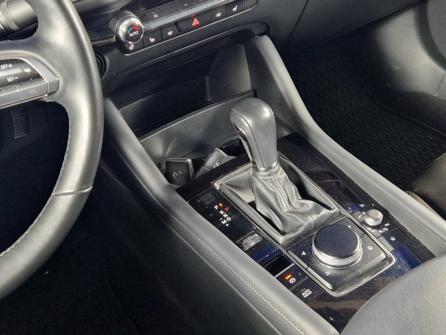 MAZDA 3 SEDAN E-SKYACTIVE G PLUS HYBRID 6AT