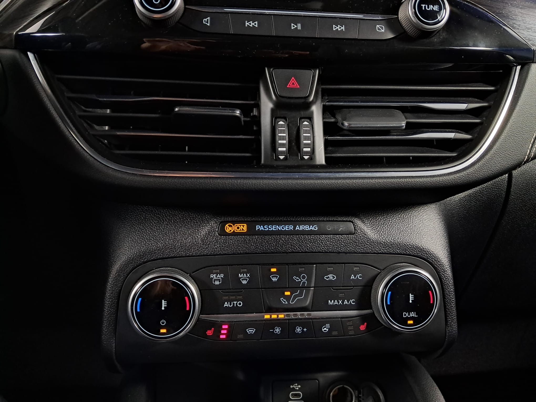 FORD Kuga 2022 — imagine 17