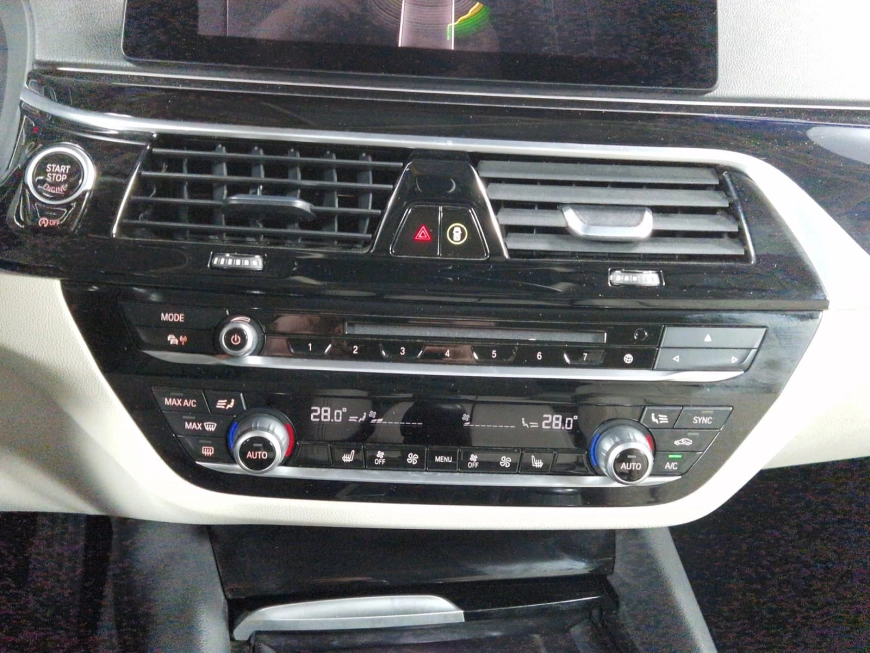 BMW SERIA 5 530d xDrive 265cp 2019