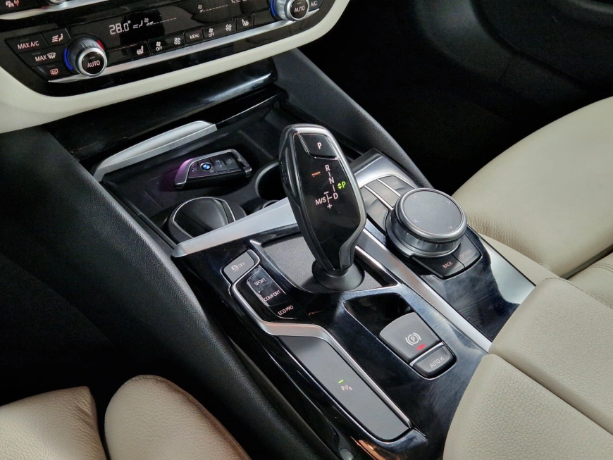 BMW SERIA 5 530d xDrive 265cp 2019