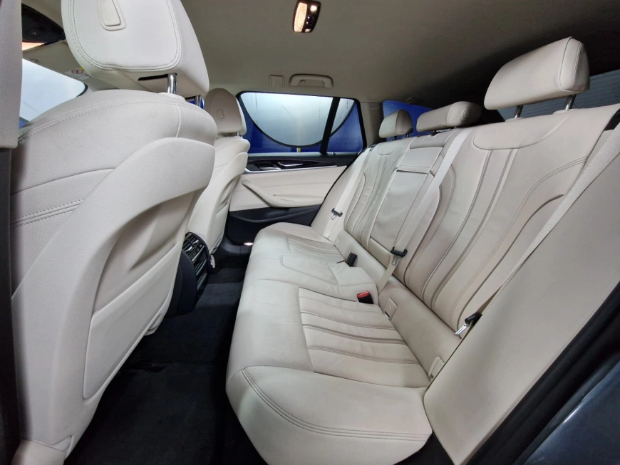 BMW SERIA 5 530d xDrive 265cp 2019